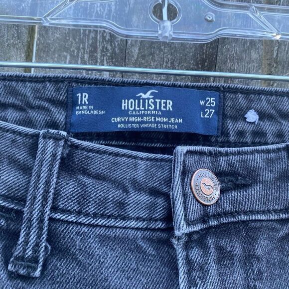 Hollister Black Embroidered Rose Curvy High Rise Mom Jeans | 25 - Picture 3 of 5